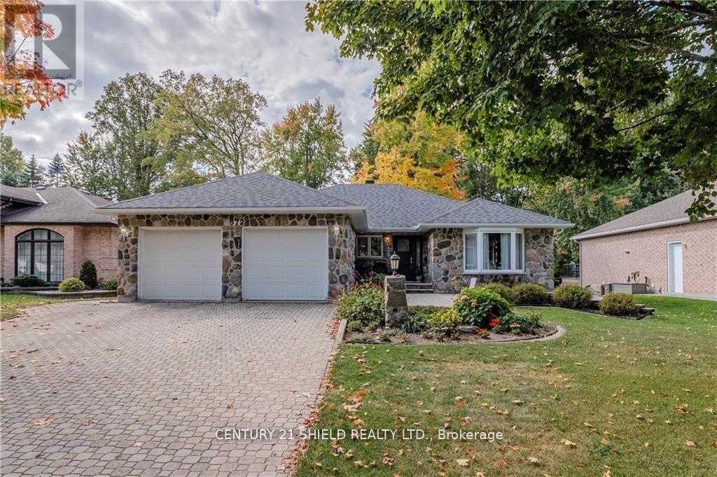 Property at 572 DEAN DRIVE image 2