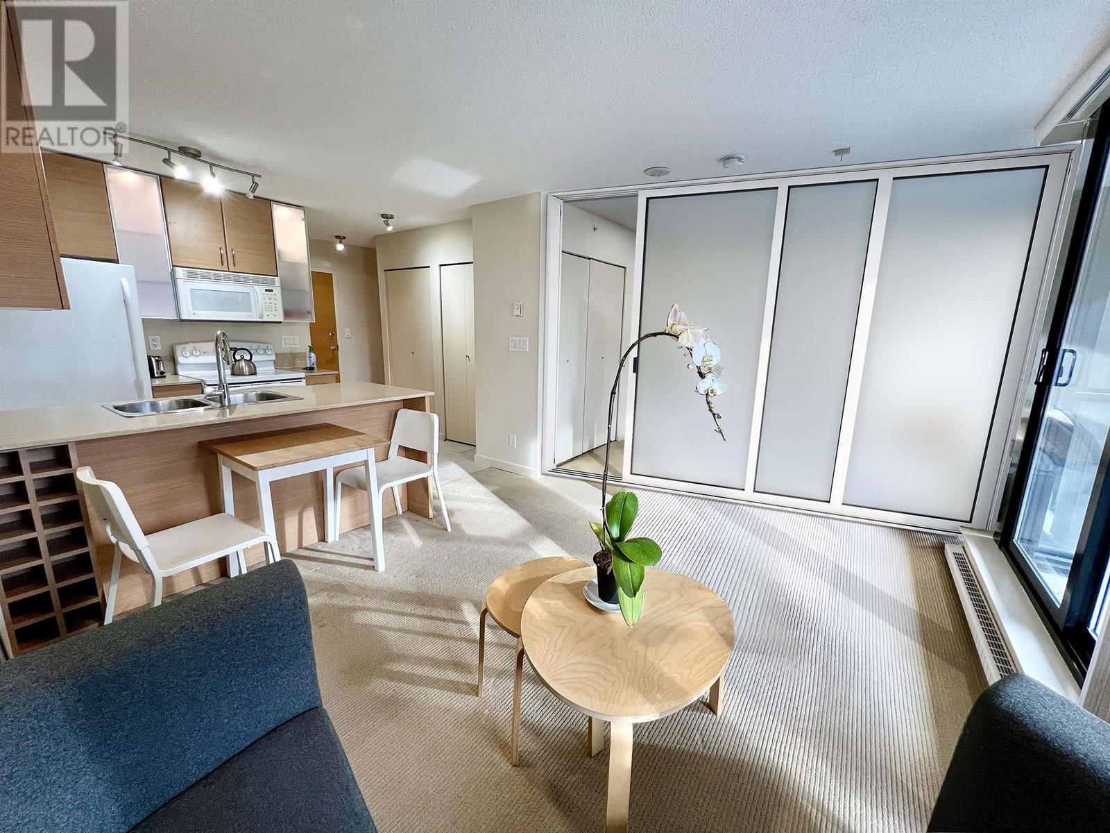 301 909 Mainland Street, Vancouver, British Columbia  V6B 1S3 - Photo 1 - R2972766
