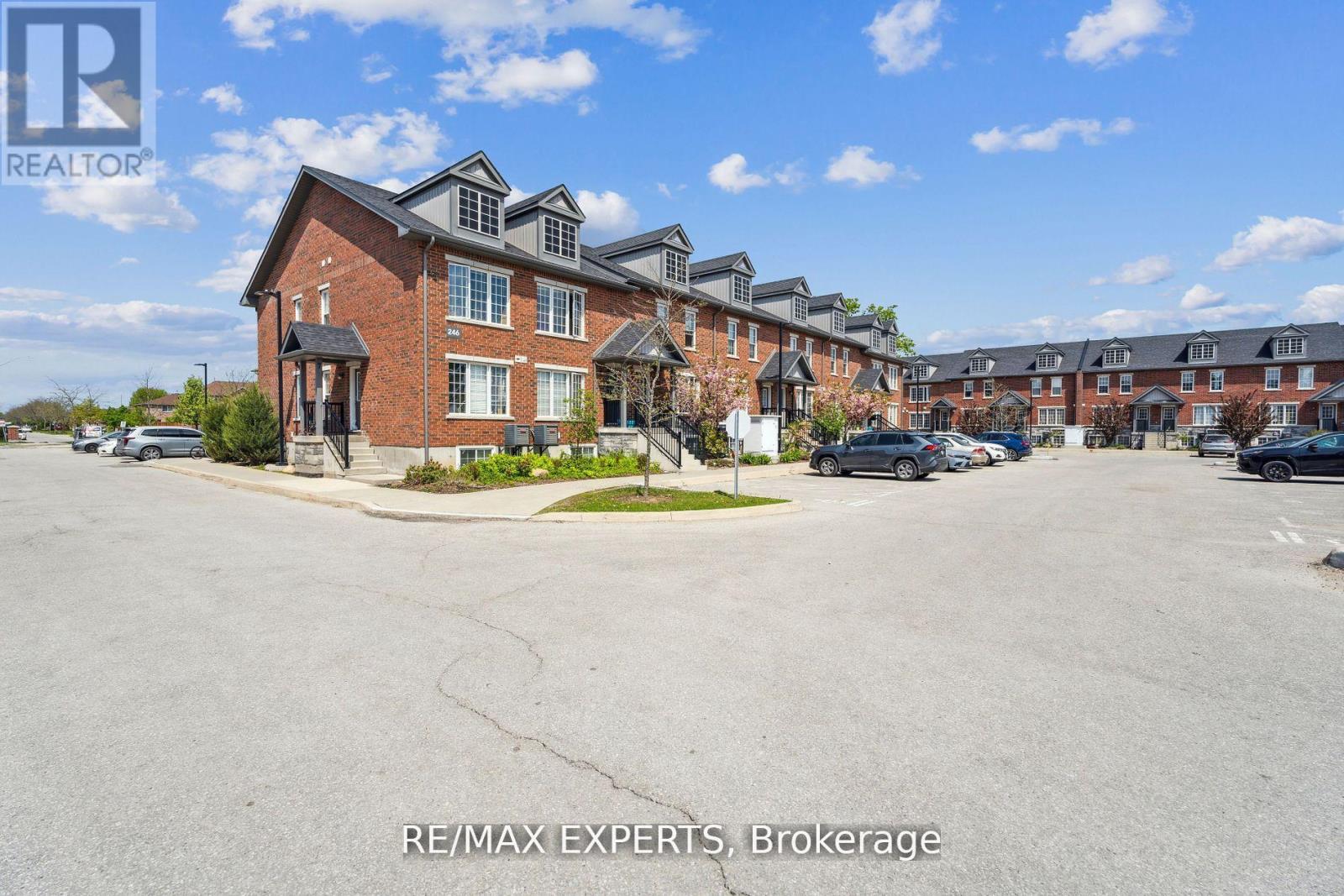 Property at 13 - 246 PENETANGUISHENE ROAD image 3