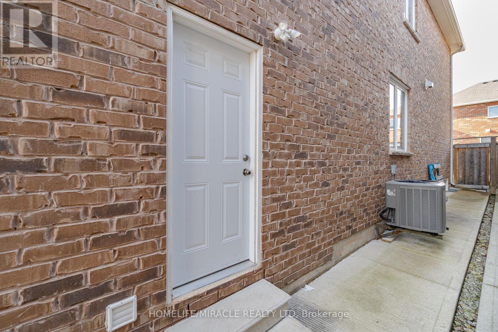 46 Swanton Road, Brampton (Credit Valley), Ontario  L6X 5H5 - Photo 23 - W12003949