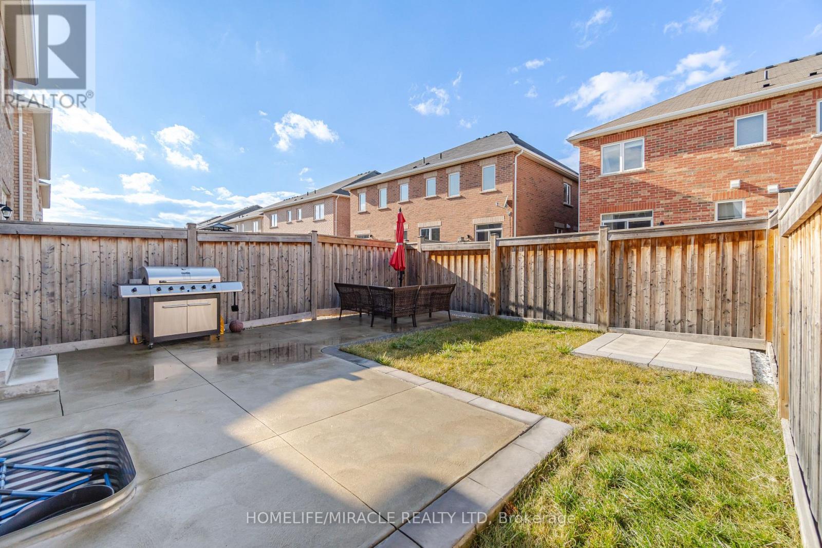 46 Swanton Road, Brampton (Credit Valley), Ontario  L6X 5H5 - Photo 3 - W12003949