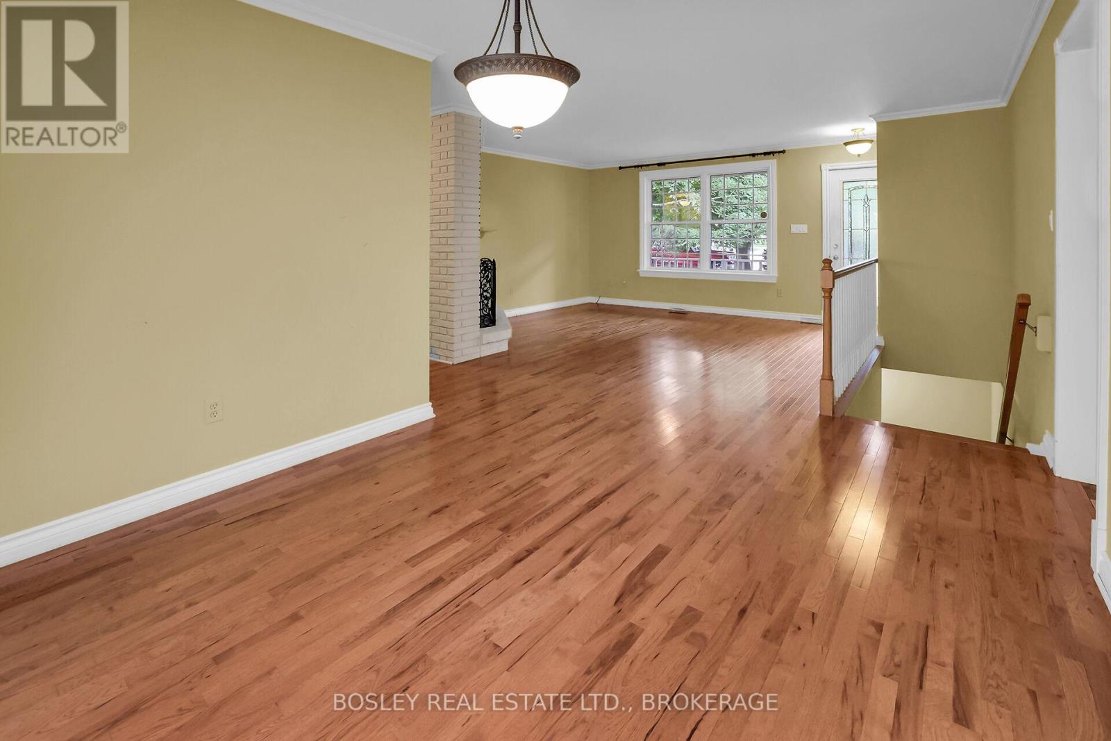 Property at 20 SETTLERS COURT image 4