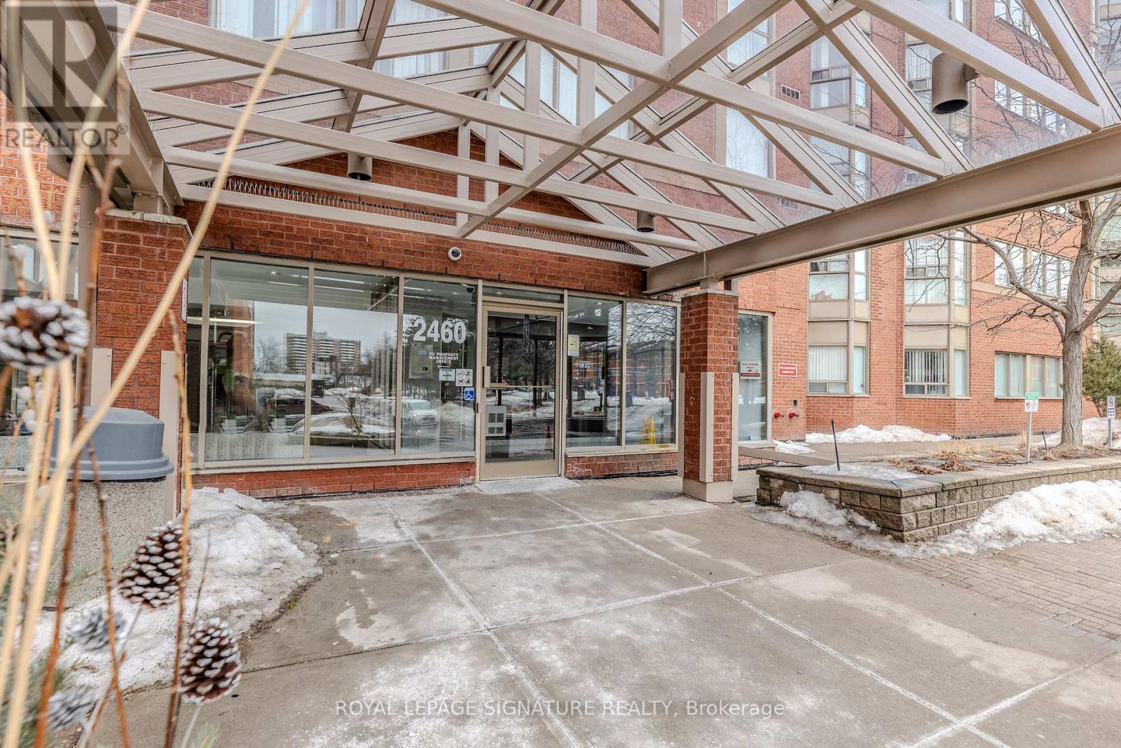 Property at 808 - 2460 EGLINTON AVENUE E image 3