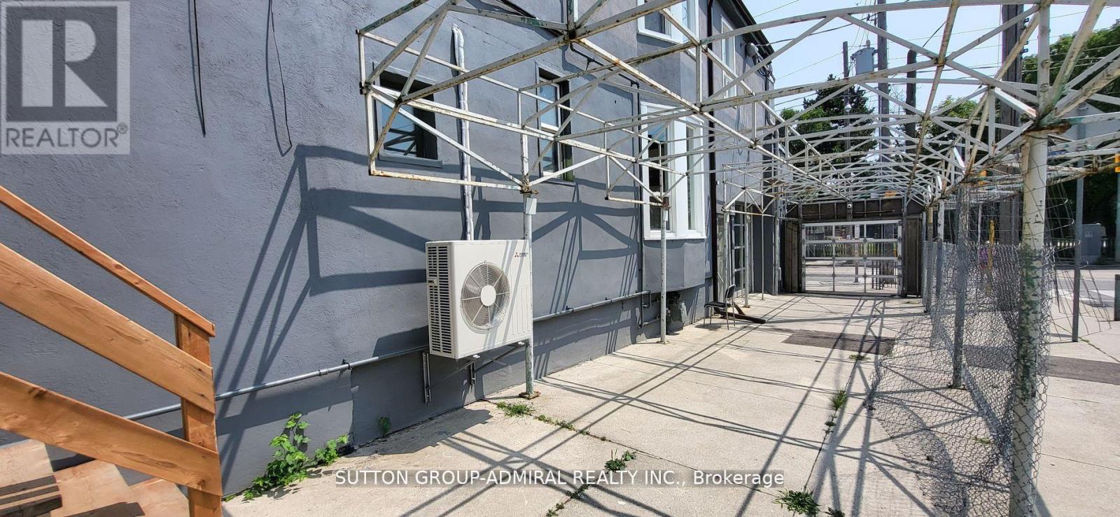 1930 Queen Street E, Toronto, Ontario  M4L 1H6 - Photo 35 - E12004131