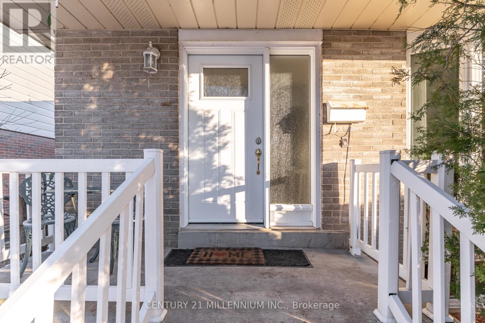 12 Parkend Avenue, Brampton (Brampton South), Ontario  L6Y 1B2 - Photo 2 - W12004123