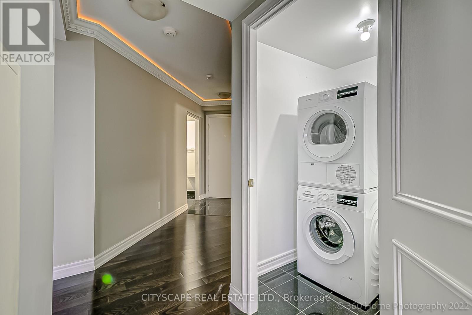 1811 - 1 Palace Pier Court, Toronto (Mimico), Ontario  M8V 3W9 - Photo 10 - W12004220