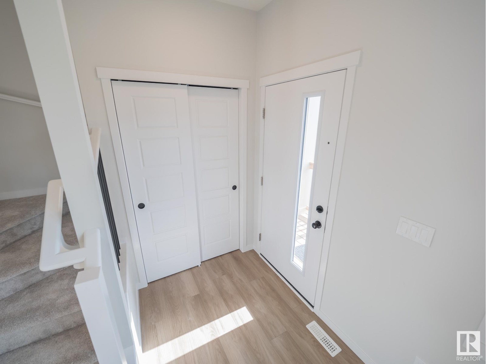 Property at 632 174 AV NE image 2