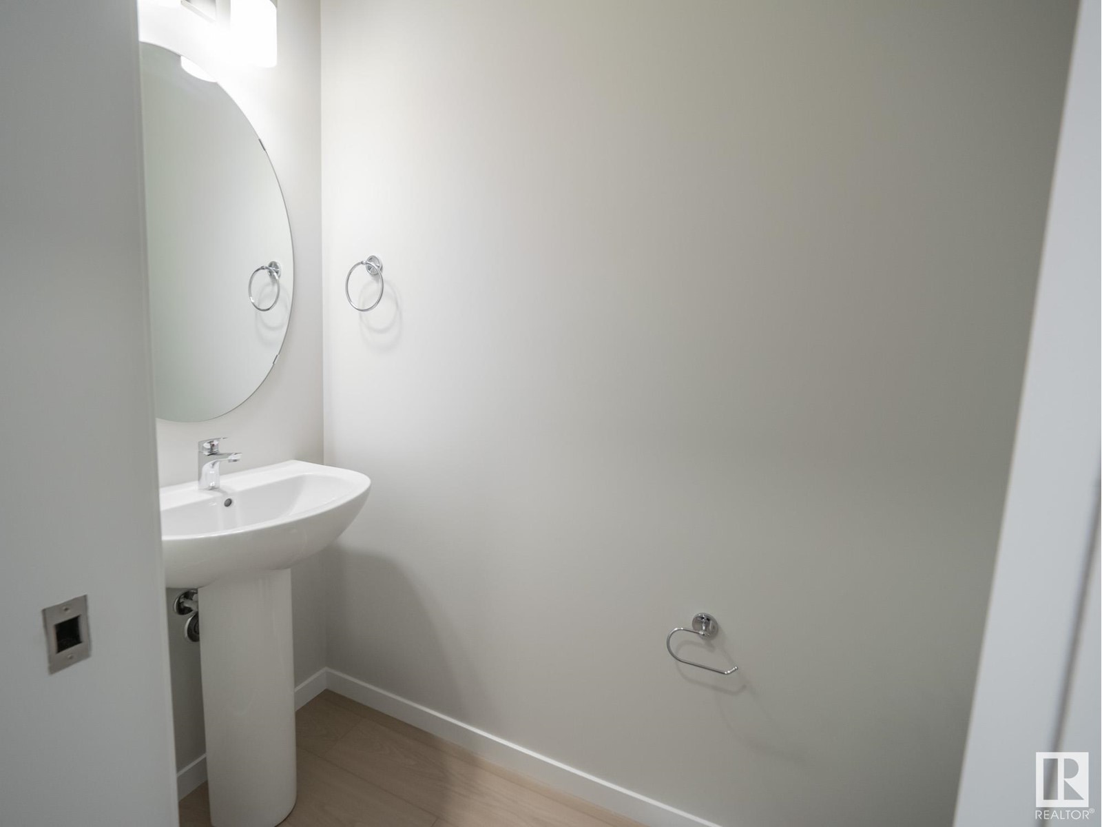 Property at 17415 3 ST NW image 3