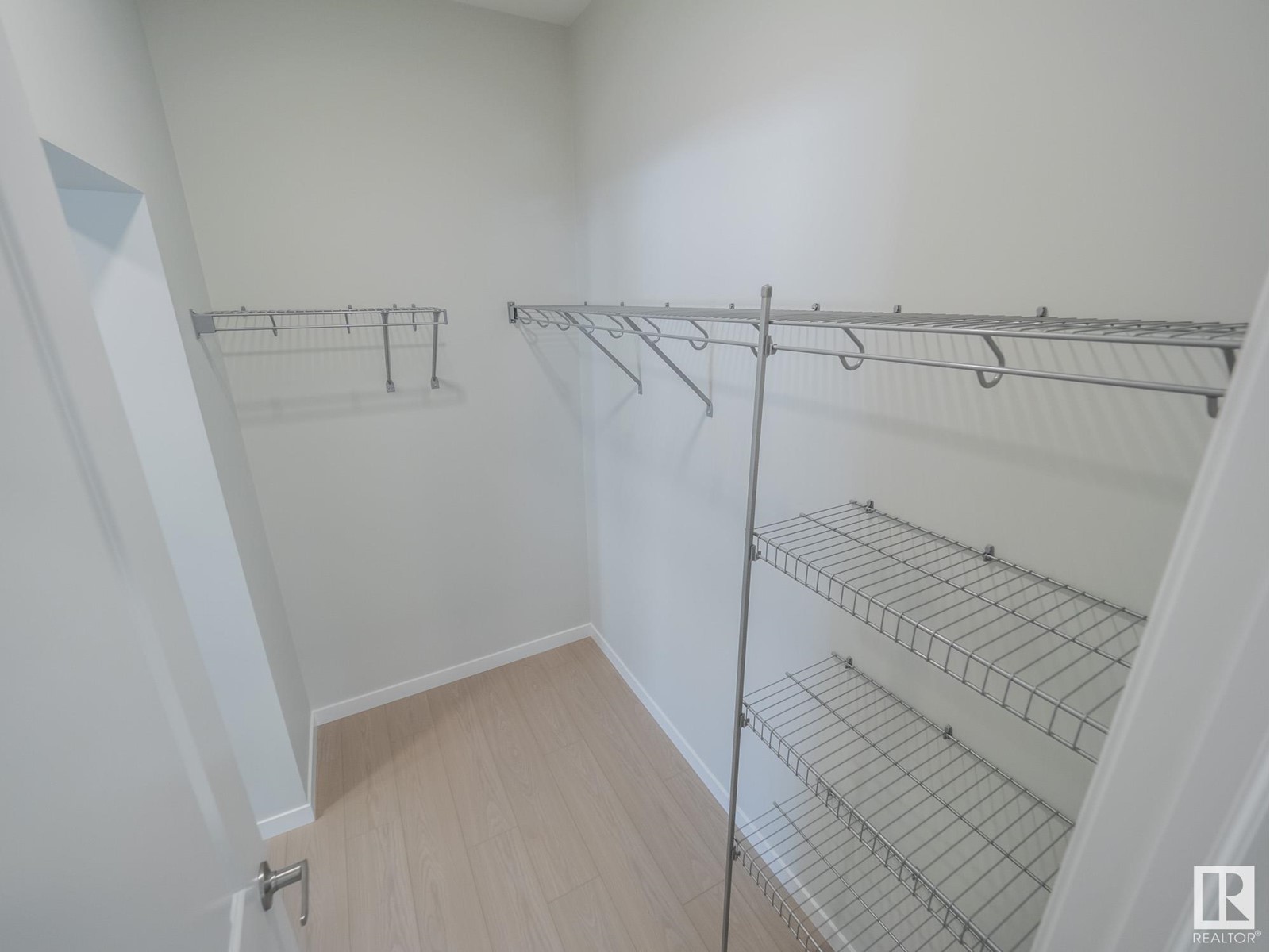 Property at 17415 3 ST NW image 4