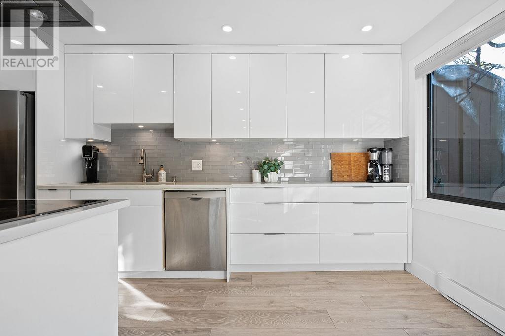 Listing Picture 15 of 40 : 3446 NAIRN AVENUE, Vancouver / 溫哥華 - 魯藝地產 Yvonne Lu Group - MLS Medallion Club Member