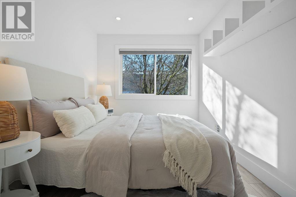 Listing Picture 21 of 40 : 3446 NAIRN AVENUE, Vancouver / 溫哥華 - 魯藝地產 Yvonne Lu Group - MLS Medallion Club Member