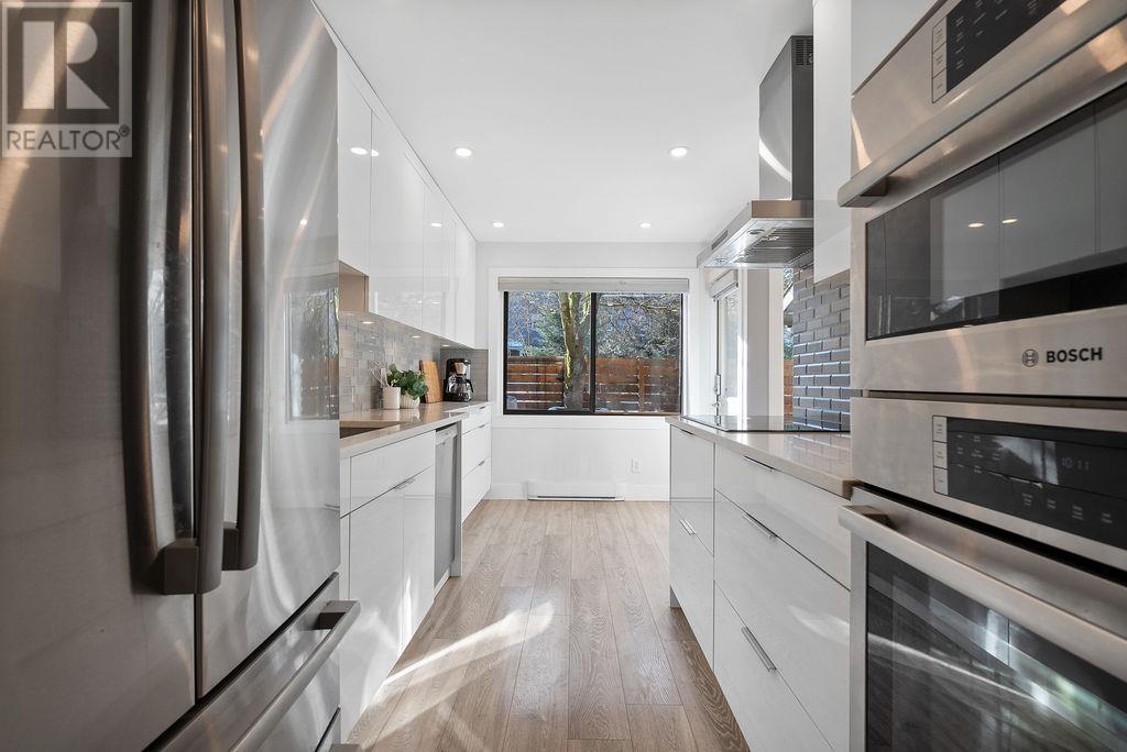 Listing Picture 17 of 40 : 3446 NAIRN AVENUE, Vancouver / 溫哥華 - 魯藝地產 Yvonne Lu Group - MLS Medallion Club Member