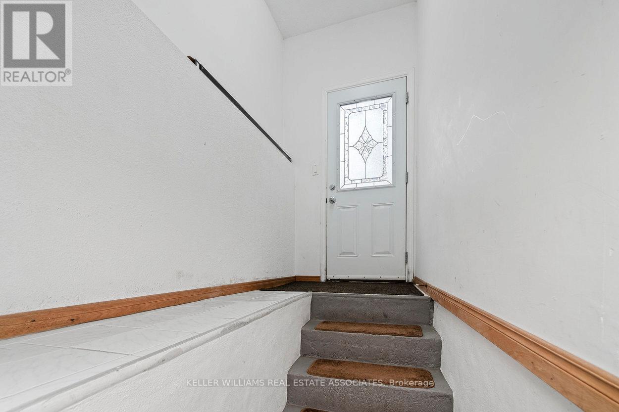 64 Eaglewood Boulevard, Mississauga, Ontario  L5G 1V4 - Photo 19 - W12004346