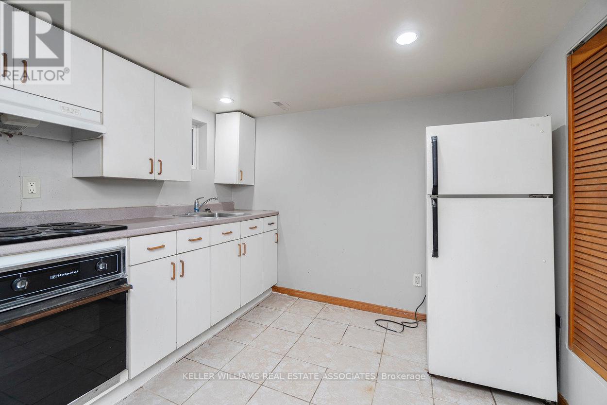 64 Eaglewood Boulevard, Mississauga, Ontario  L5G 1V4 - Photo 22 - W12004346