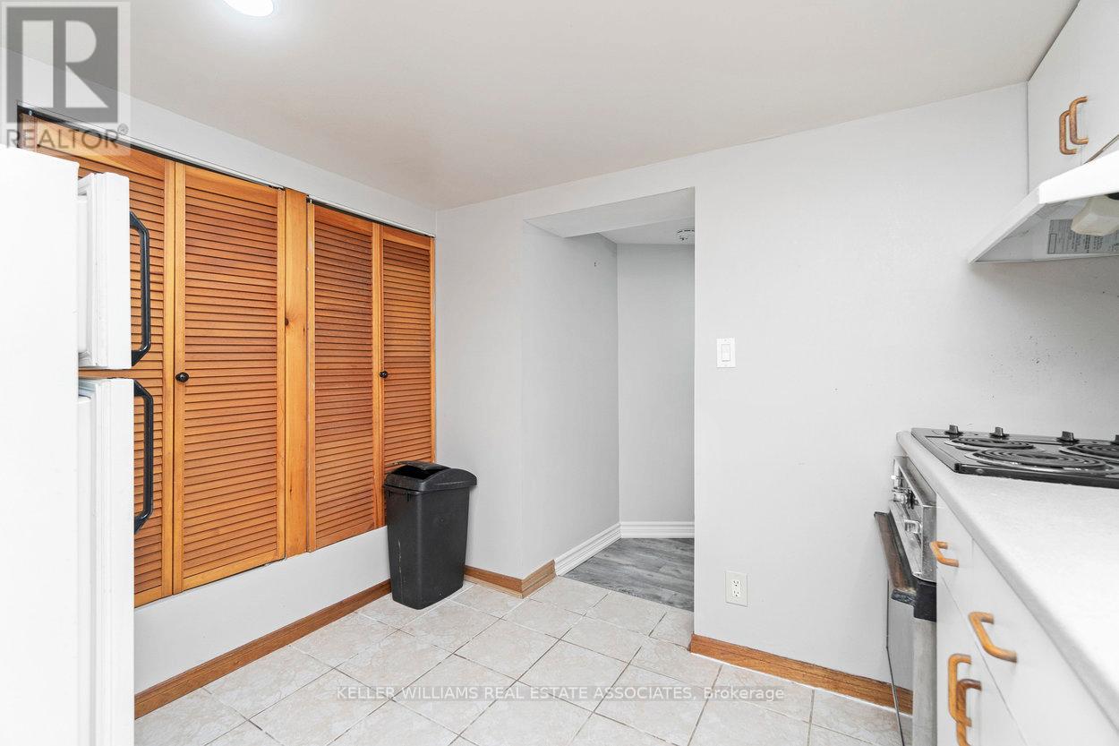 64 Eaglewood Boulevard, Mississauga, Ontario  L5G 1V4 - Photo 24 - W12004346