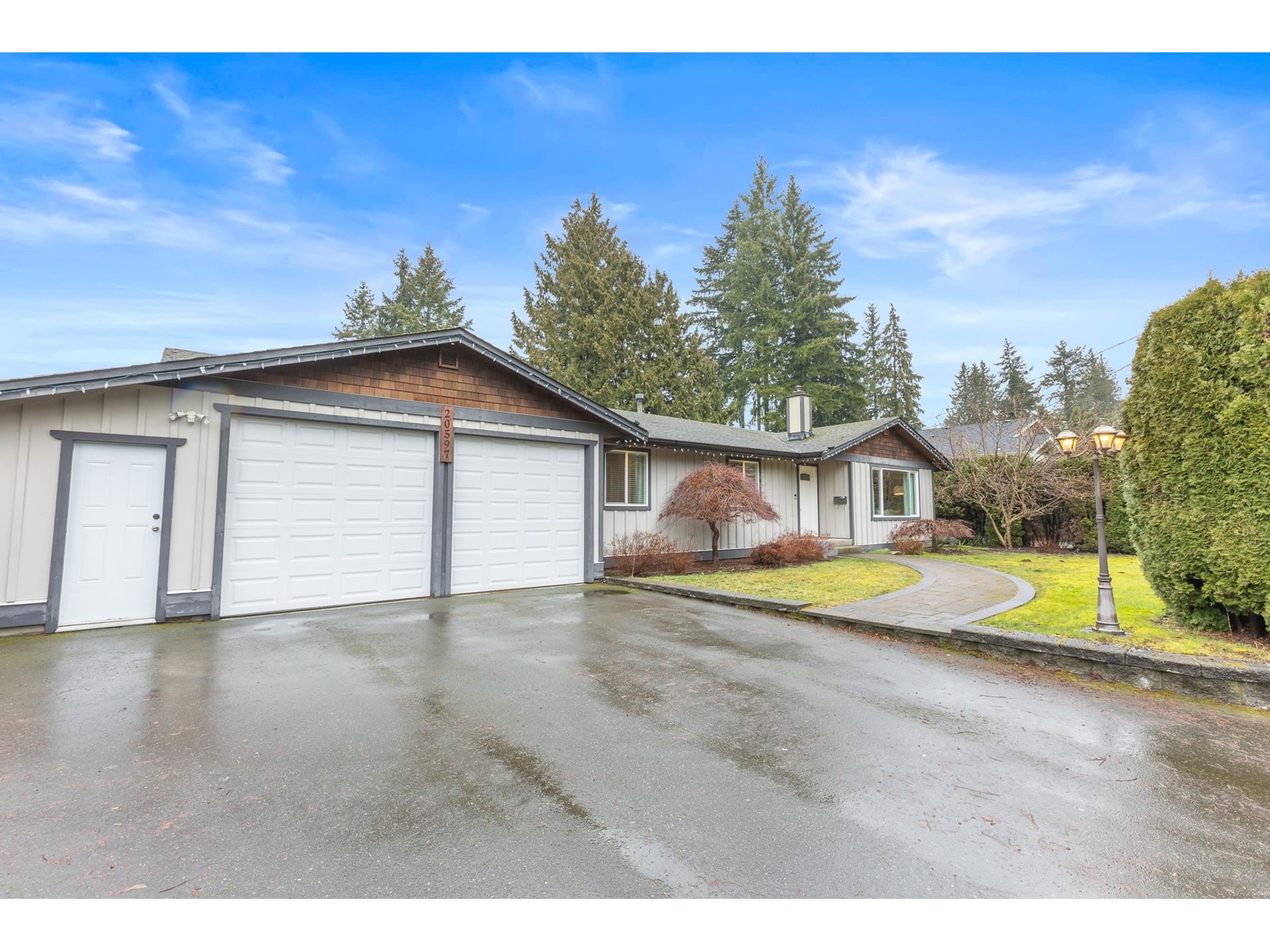 20597 39 Avenue, Langley, British Columbia  V3A 2V7 - Photo 1 - R2971119