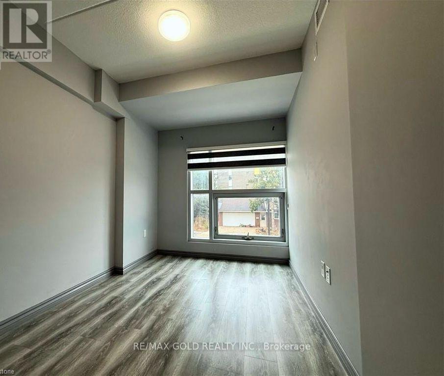 104 - 275 Larch Street, Waterloo, Ontario  N2L 3R2 - Photo 3 - X12004234