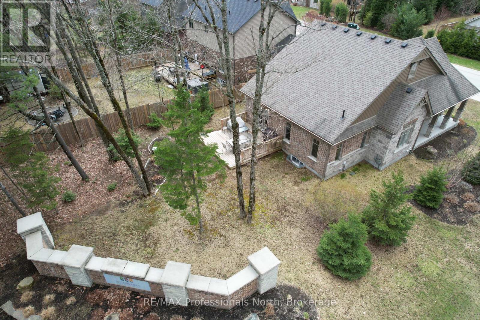 1 Prestwick Drive, Huntsville (Chaffey), Ontario  P1H 0C2 - Photo 2 - X12003601