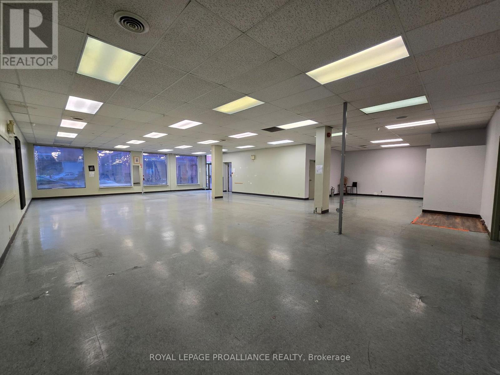 295 Pinnacle Street, Belleville (Belleville Ward), Ontario  K8N 3B3 - Photo 12 - X12004378