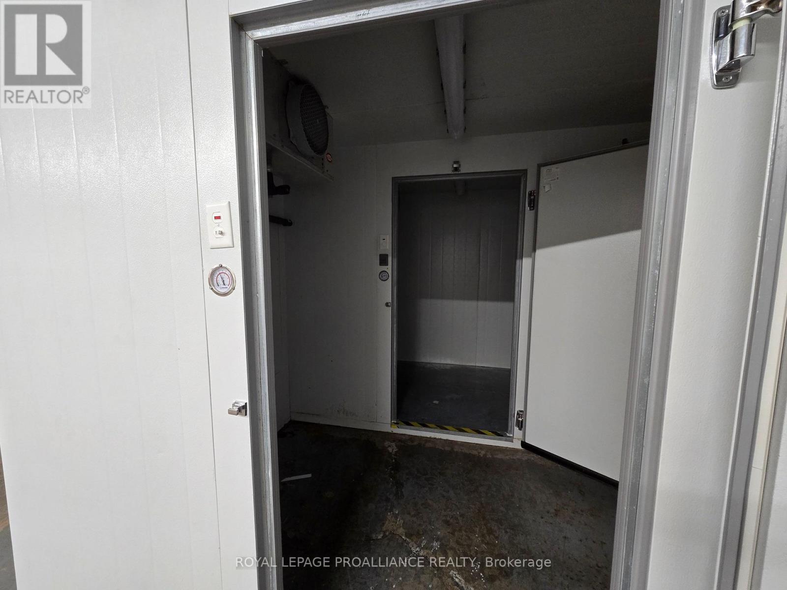 295 Pinnacle Street, Belleville (Belleville Ward), Ontario  K8N 3B3 - Photo 16 - X12004378