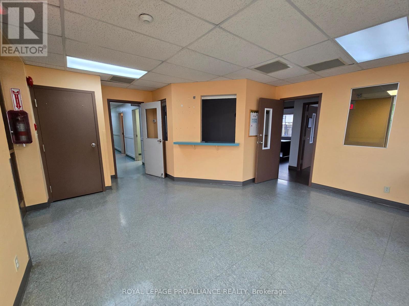 295 Pinnacle Street, Belleville (Belleville Ward), Ontario  K8N 3B3 - Photo 24 - X12004378
