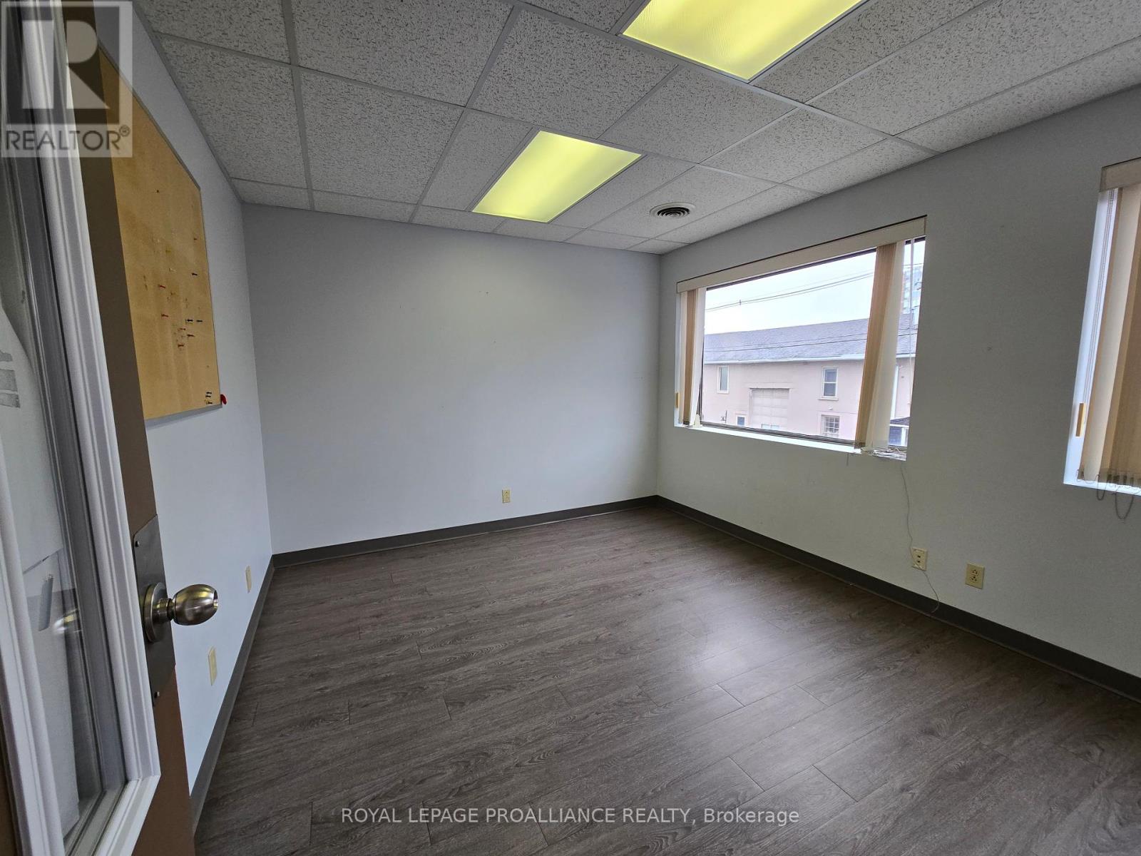 295 Pinnacle Street, Belleville (Belleville Ward), Ontario  K8N 3B3 - Photo 26 - X12004378