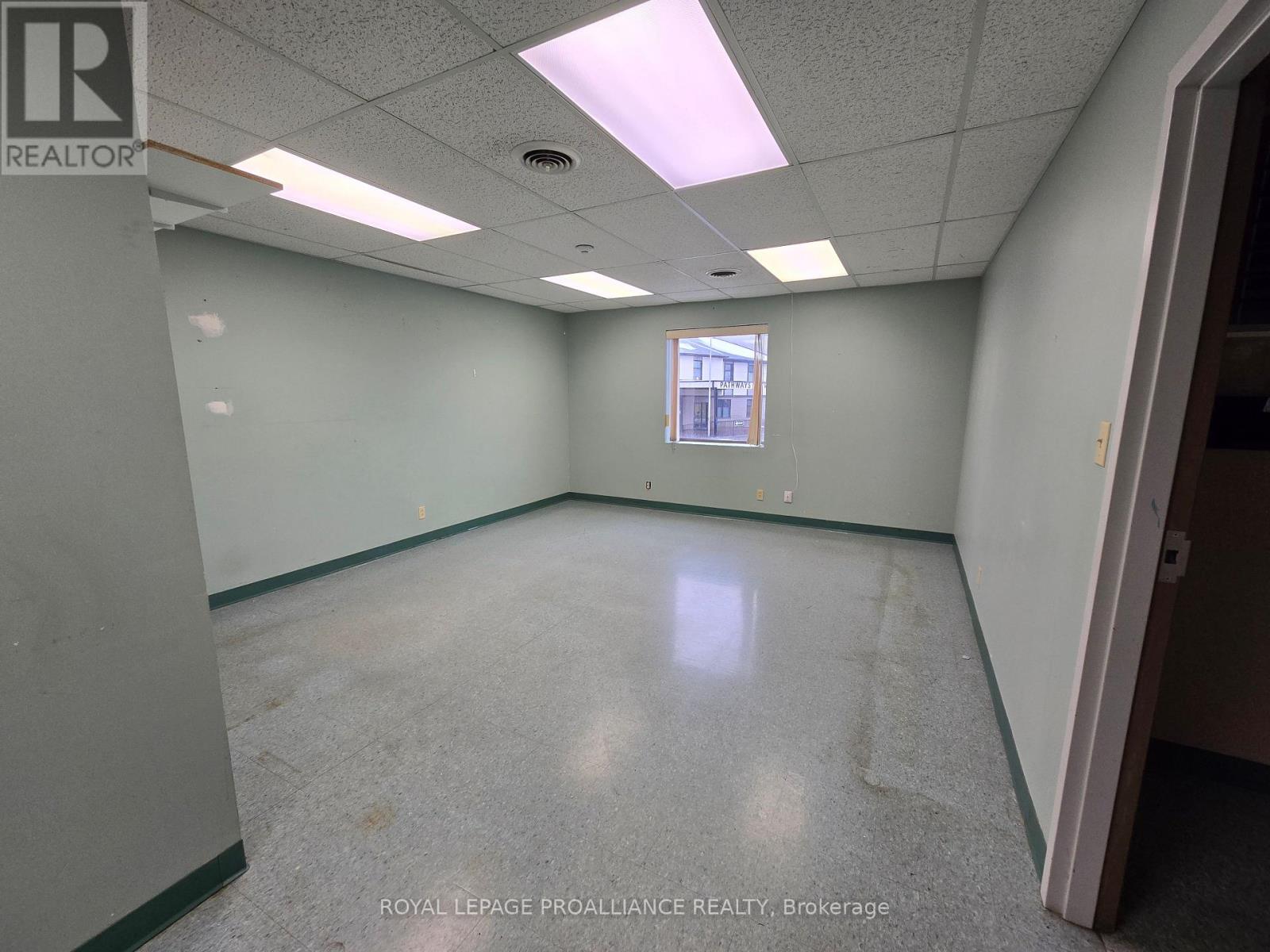 295 Pinnacle Street, Belleville (Belleville Ward), Ontario  K8N 3B3 - Photo 28 - X12004378