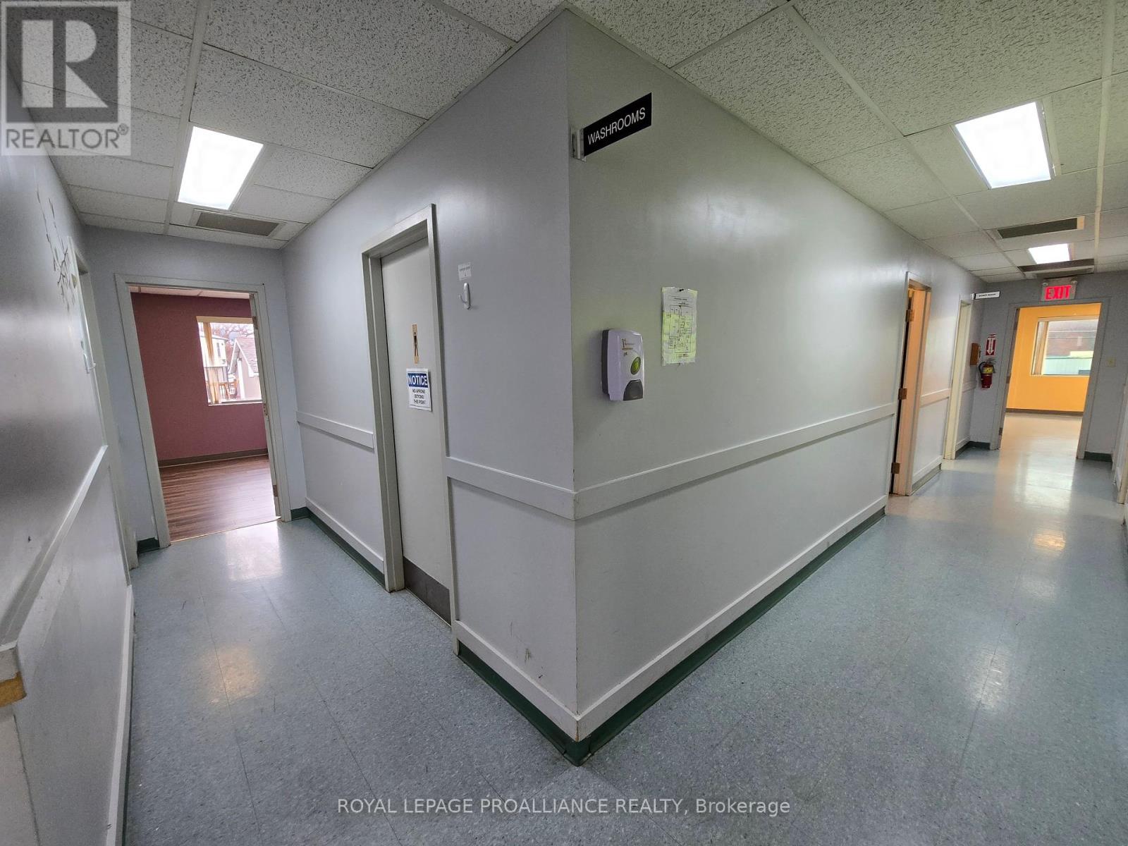 295 Pinnacle Street, Belleville (Belleville Ward), Ontario  K8N 3B3 - Photo 32 - X12004378
