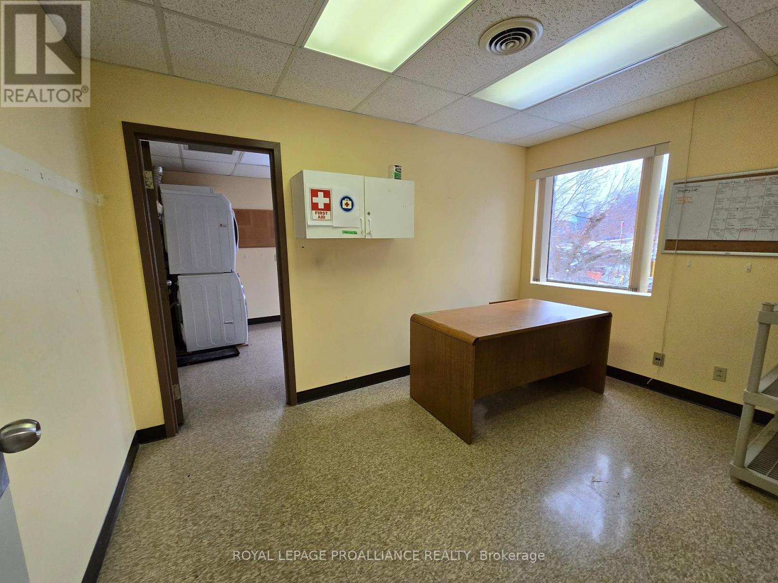 295 Pinnacle Street, Belleville (Belleville Ward), Ontario  K8N 3B3 - Photo 37 - X12004378