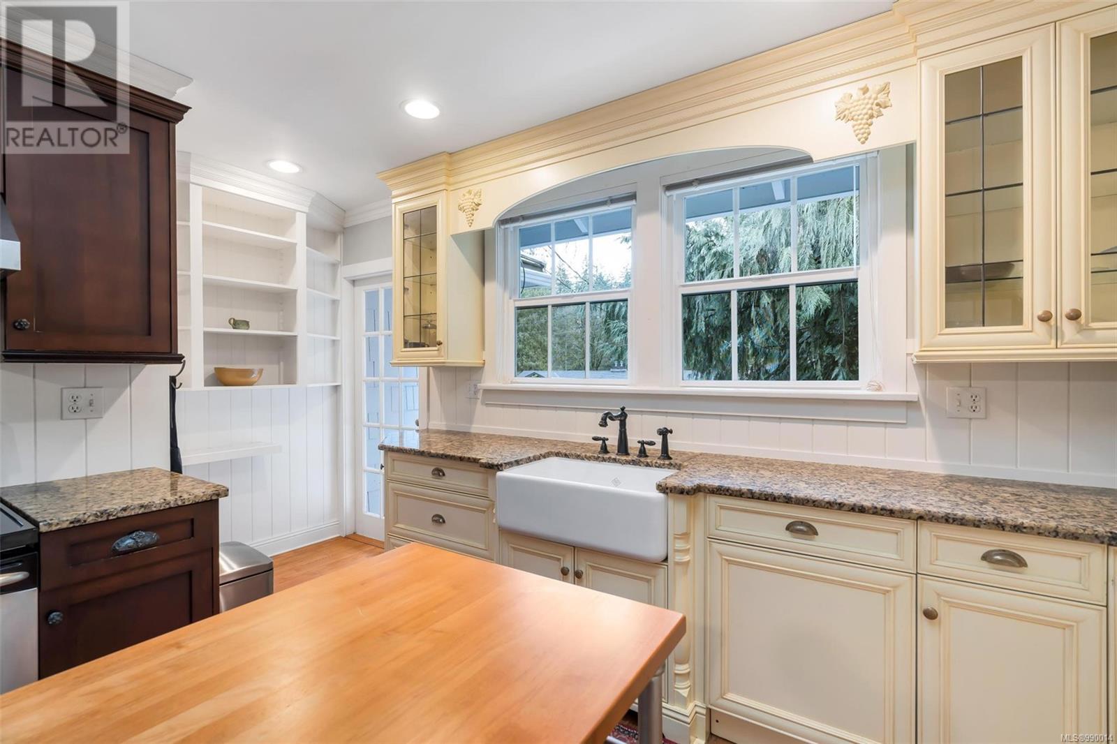 Property at 4758 Fairbridge Dr image 1