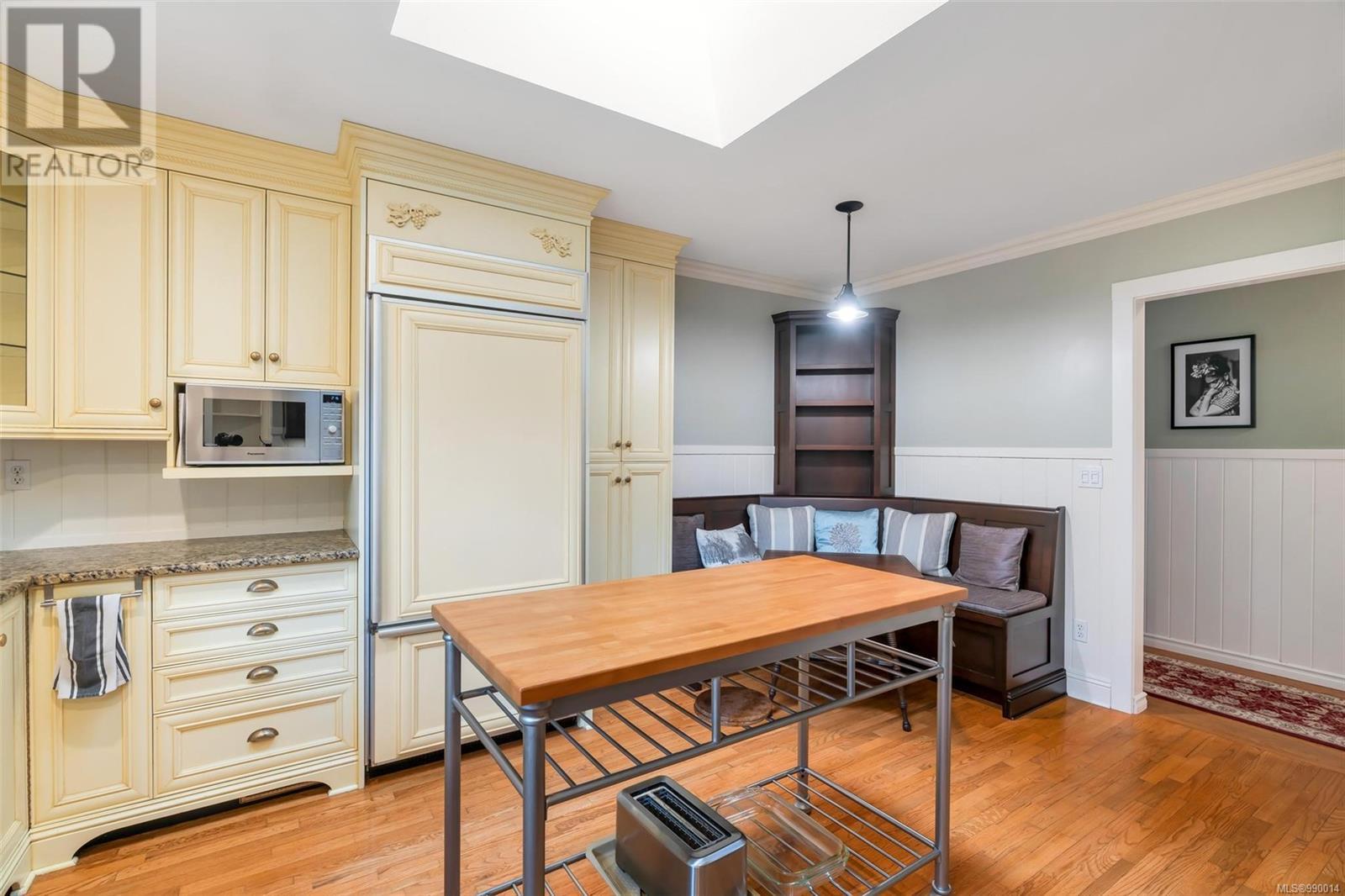 Property at 4758 Fairbridge Dr image 2