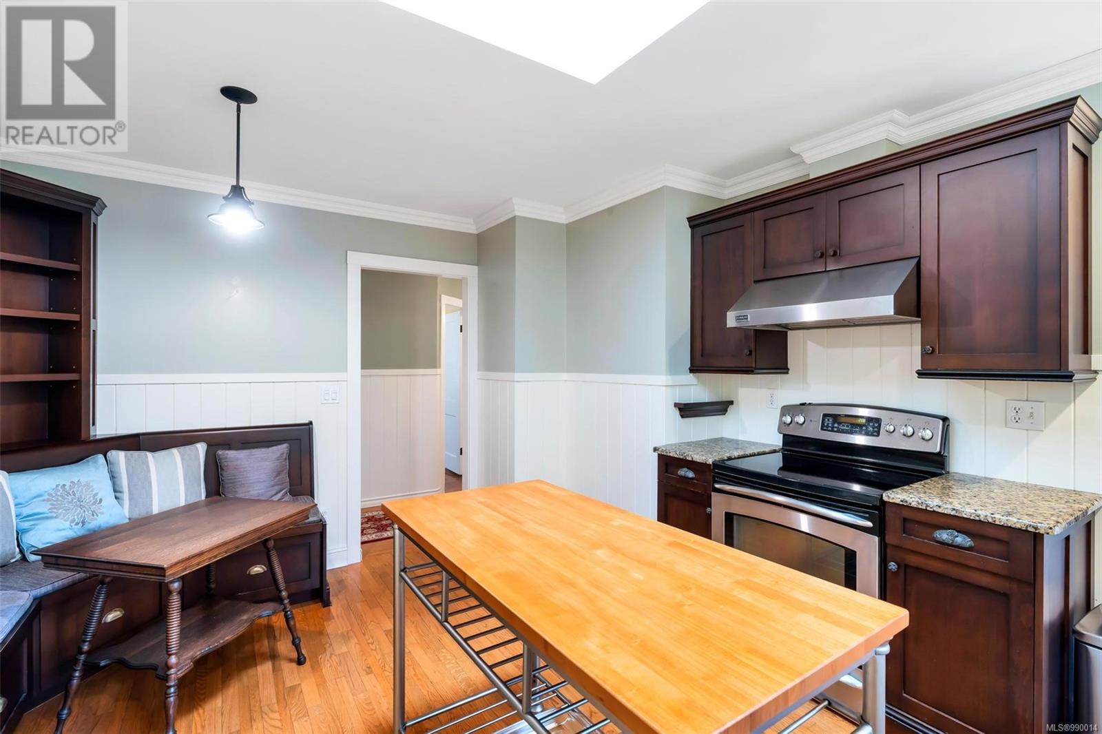 Property at 4758 Fairbridge Dr image 3