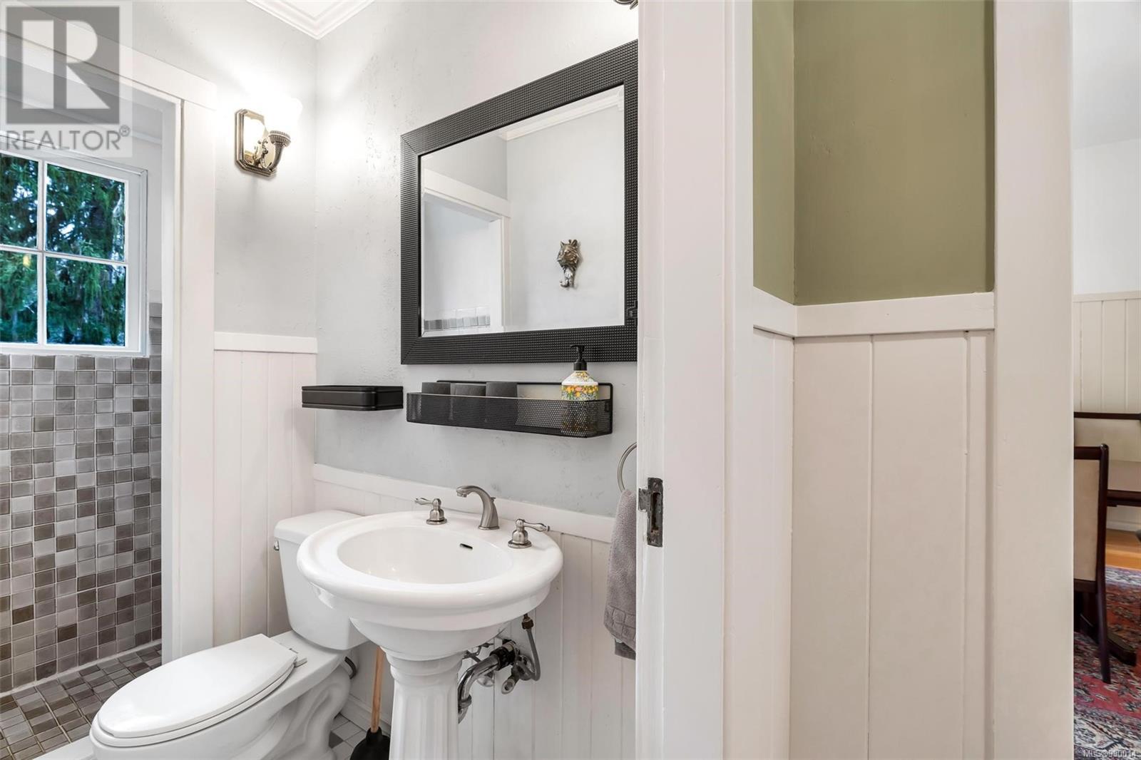 Property at 4758 Fairbridge Dr image 5