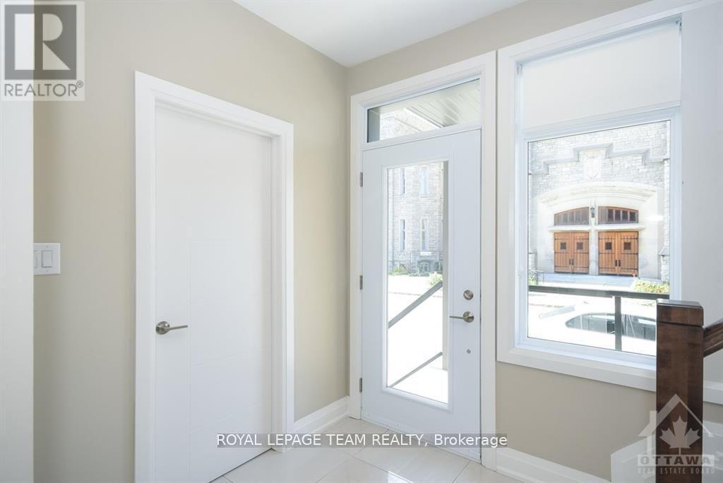 Property at 82 EMPRESS AVENUE image 4