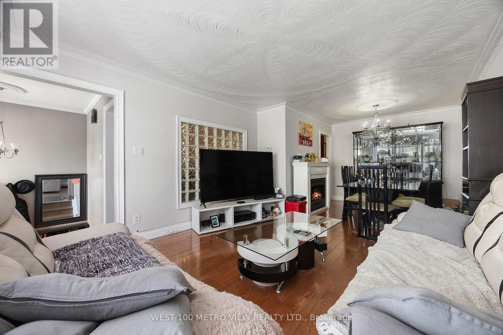 Property at 3948 MIDHURST LANE image 3