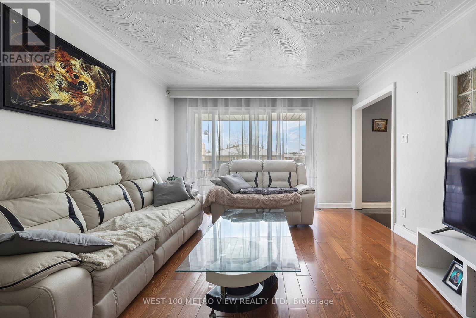 Property at 3948 MIDHURST LANE image 4
