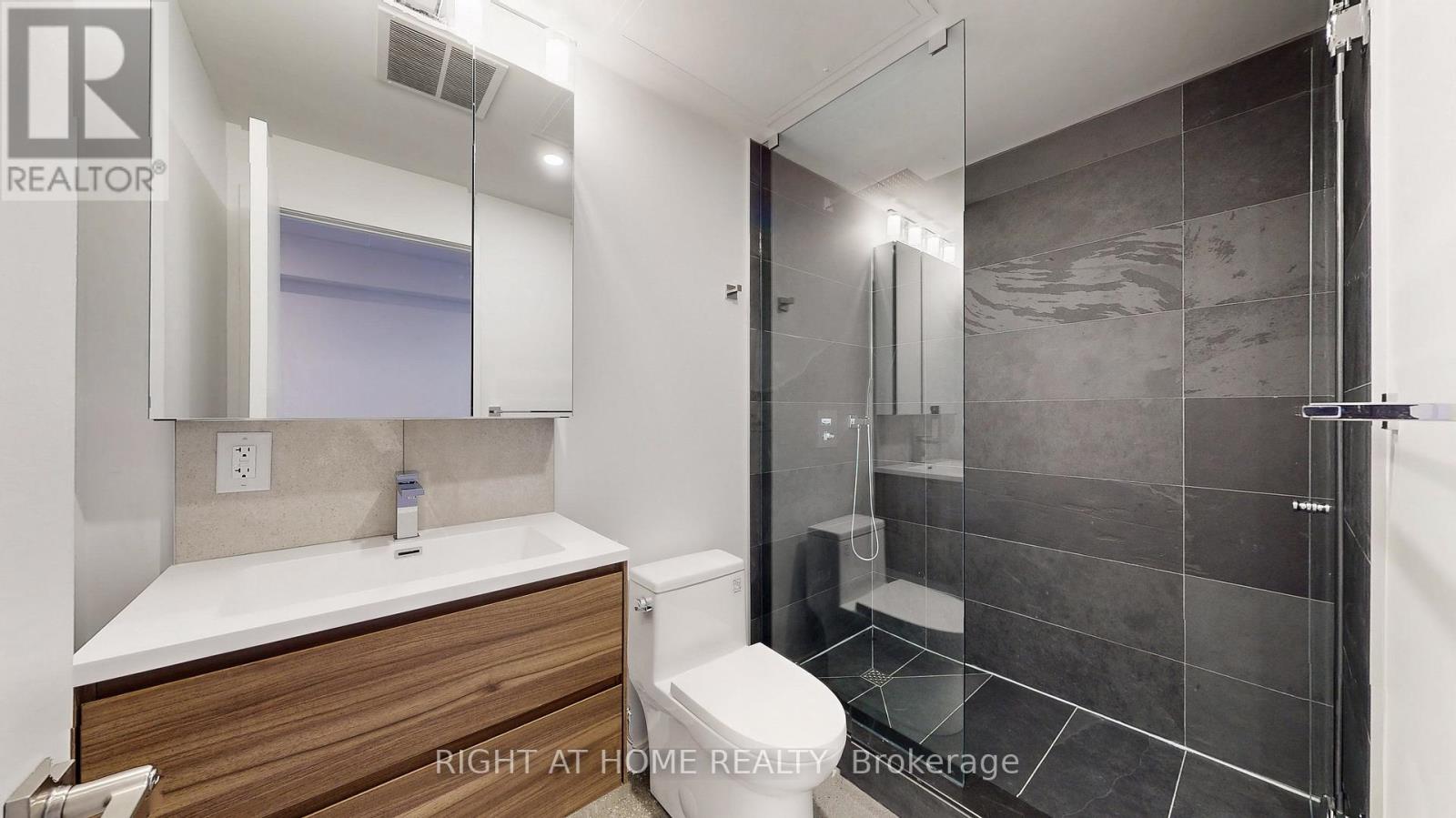 Unit 2 - 3122 Dundas Street W, Toronto (Junction Area), Ontario  M6P 2A1 - Photo 6 - W12004377