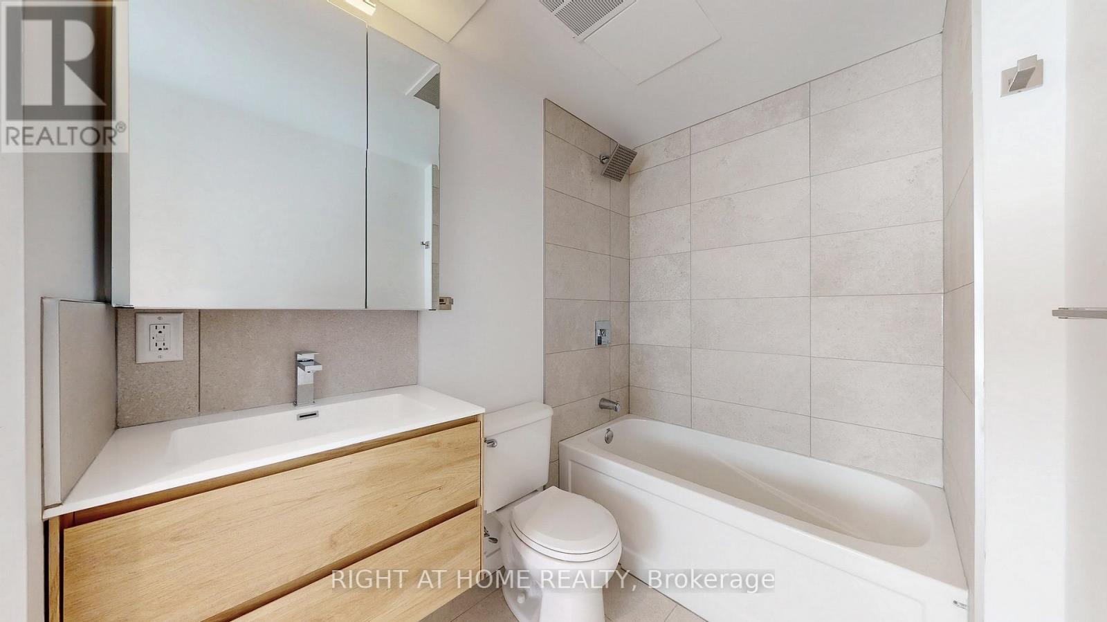 Unit 6 - 3122 Dundas Street W, Toronto (Junction Area), Ontario  M6P 2A1 - Photo 7 - W12004420