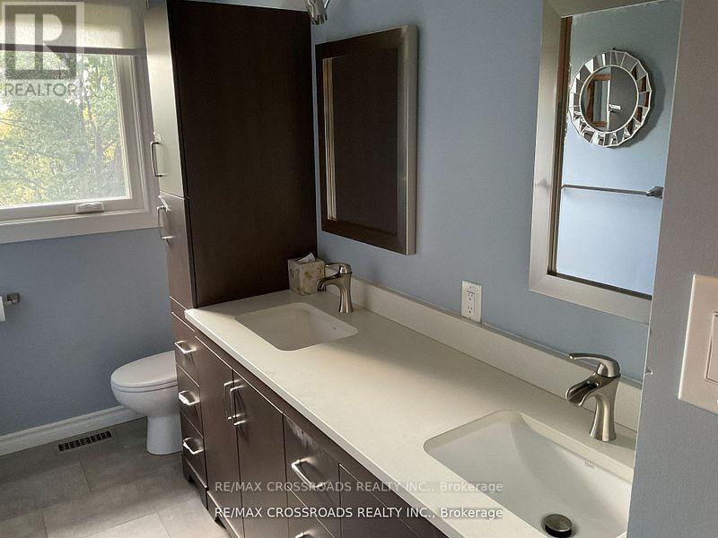 35 Blackforest Drive, Richmond Hill, Ontario  L4E 2N8 - Photo 9 - N12004296