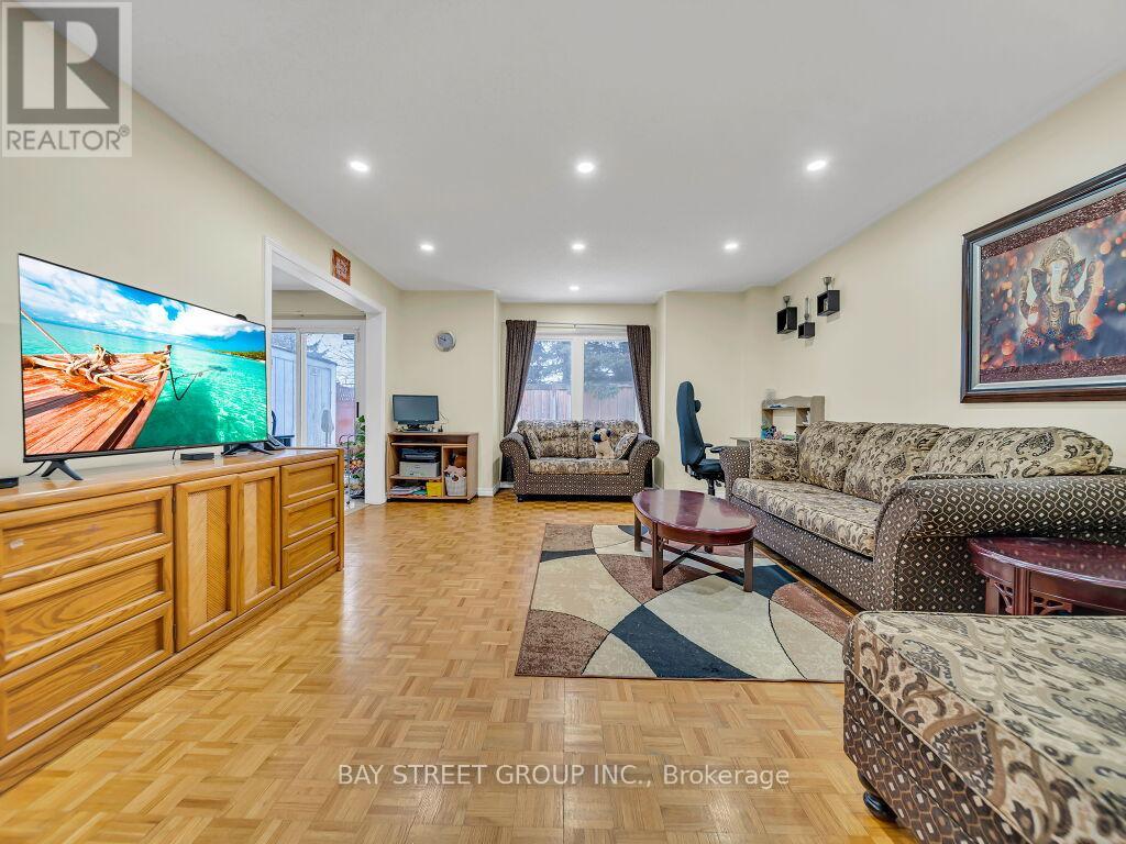 Property at 97 QUAIL FEATHER CRESCENT image 5