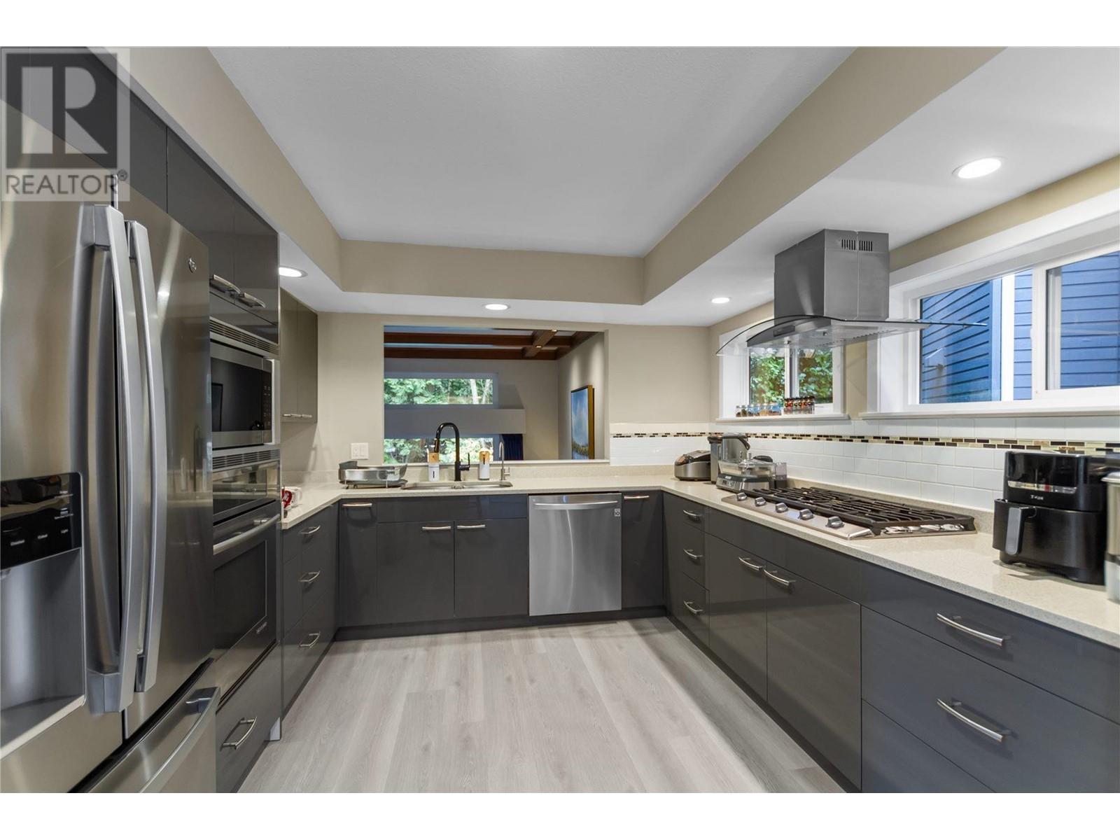 5655 White Pine Lane, North Vancouver, British Columbia  V7R 4S1 - Photo 7 - R2972802