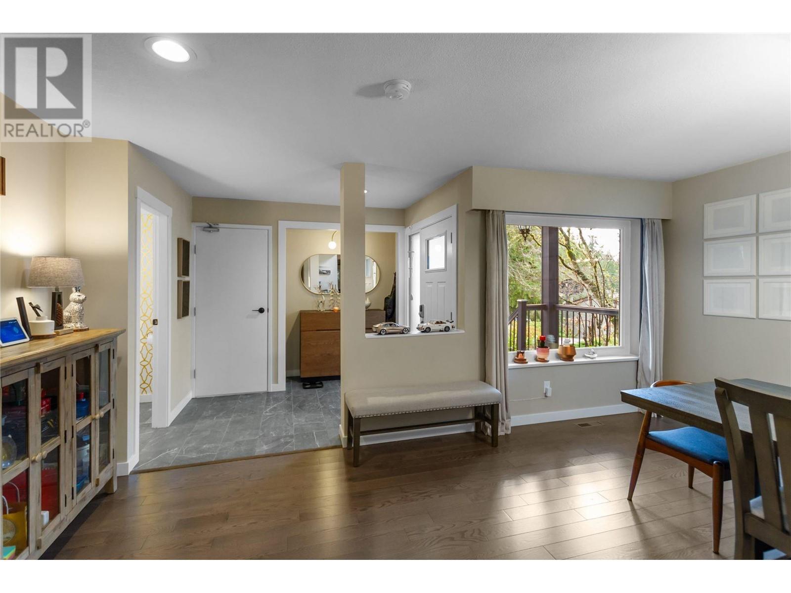 5655 White Pine Lane, North Vancouver, British Columbia  V7R 4S1 - Photo 4 - R2972802