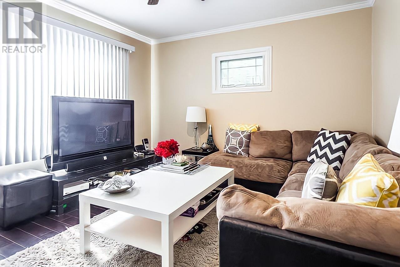 417 Garrett Street, New Westminster, British Columbia  V3L 3S1 - Photo 1 - R2974453