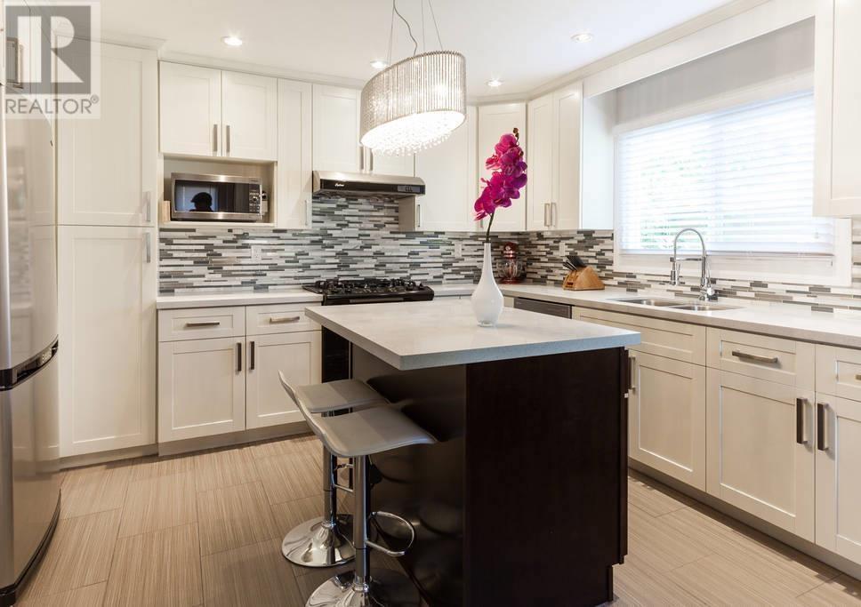 417 Garrett Street, New Westminster, British Columbia  V3L 3S1 - Photo 3 - R2974453