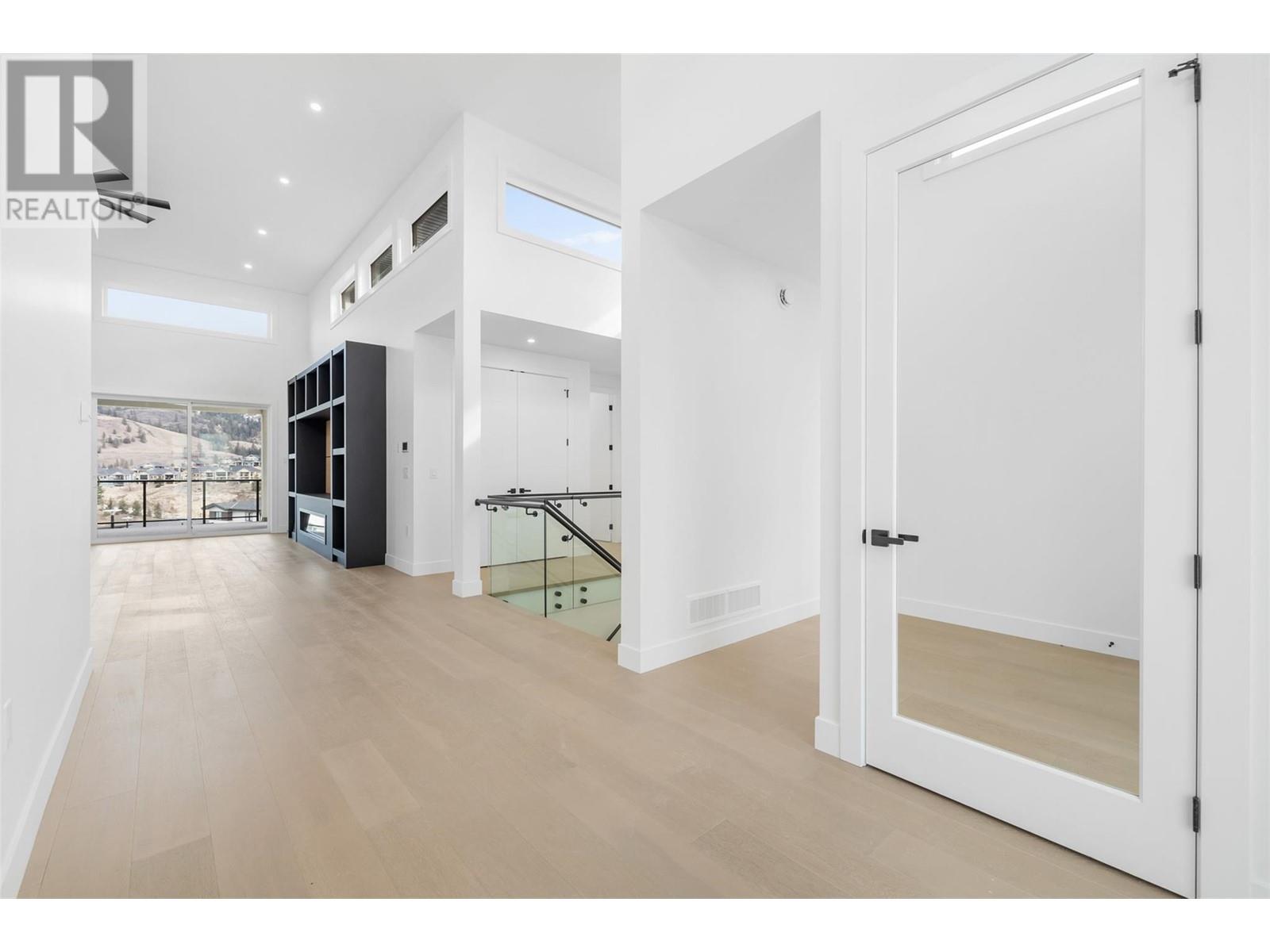 1001 Melrose Street, Kelowna, British Columbia  V1P 0A8 - Photo 3 - 10337808