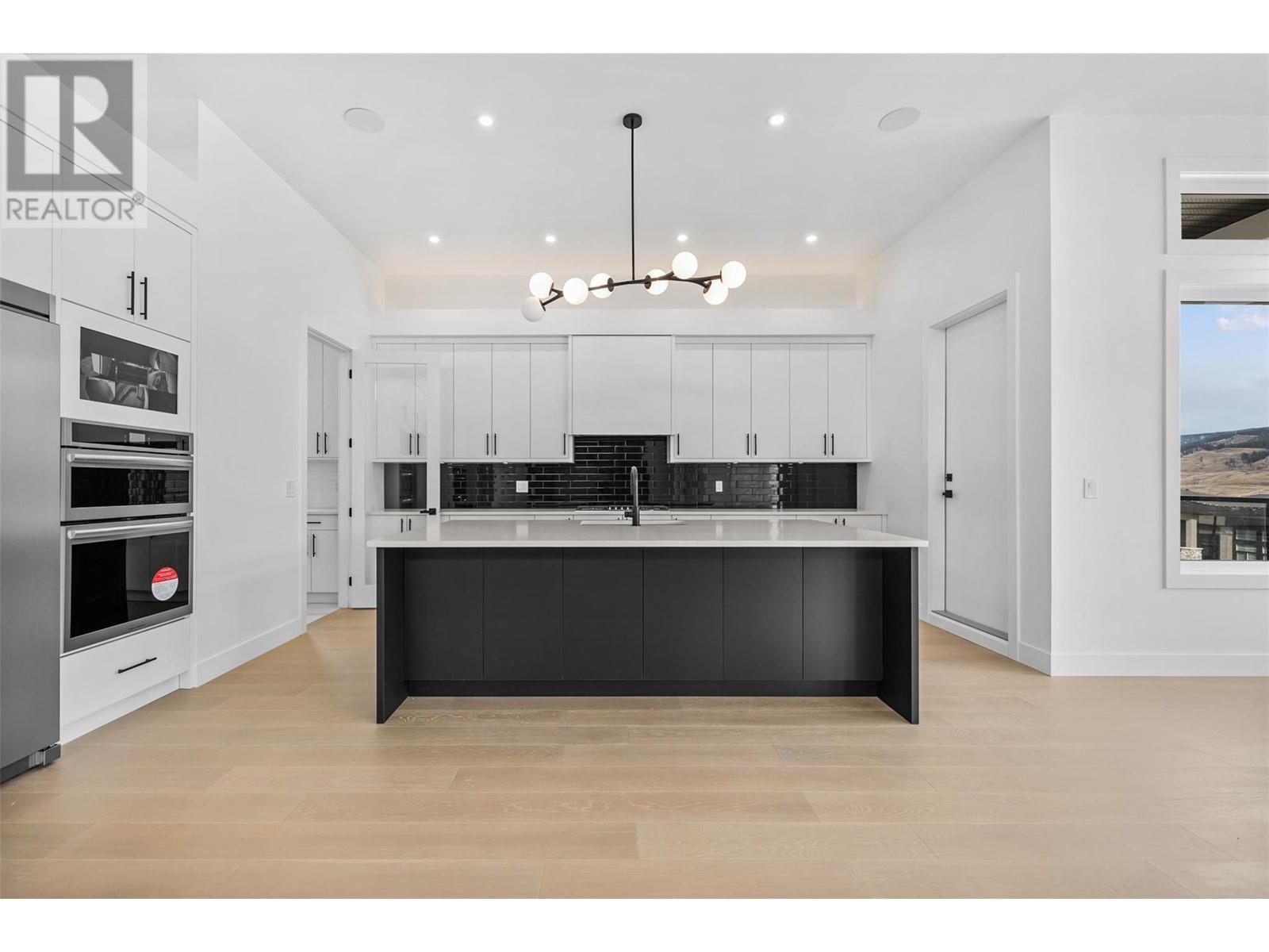 Property at 1001 MELROSE Street image 3