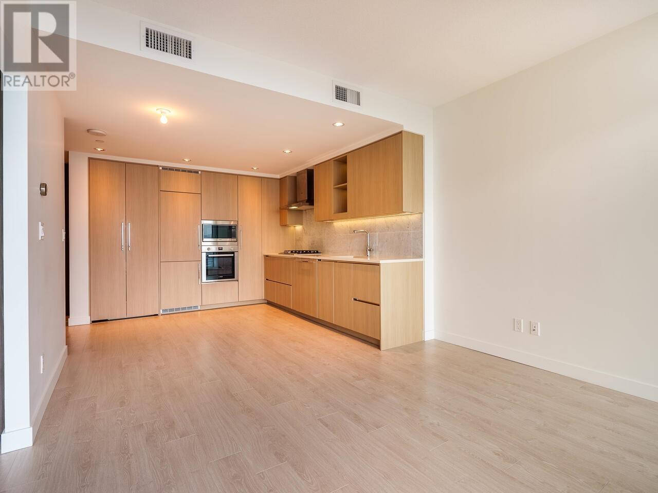 Listing Picture 7 of 29 : 2510 4720 LOUGHEED HIGHWAY, Burnaby / 本拿比 - 魯藝地產 Yvonne Lu Group - MLS Medallion Club Member
