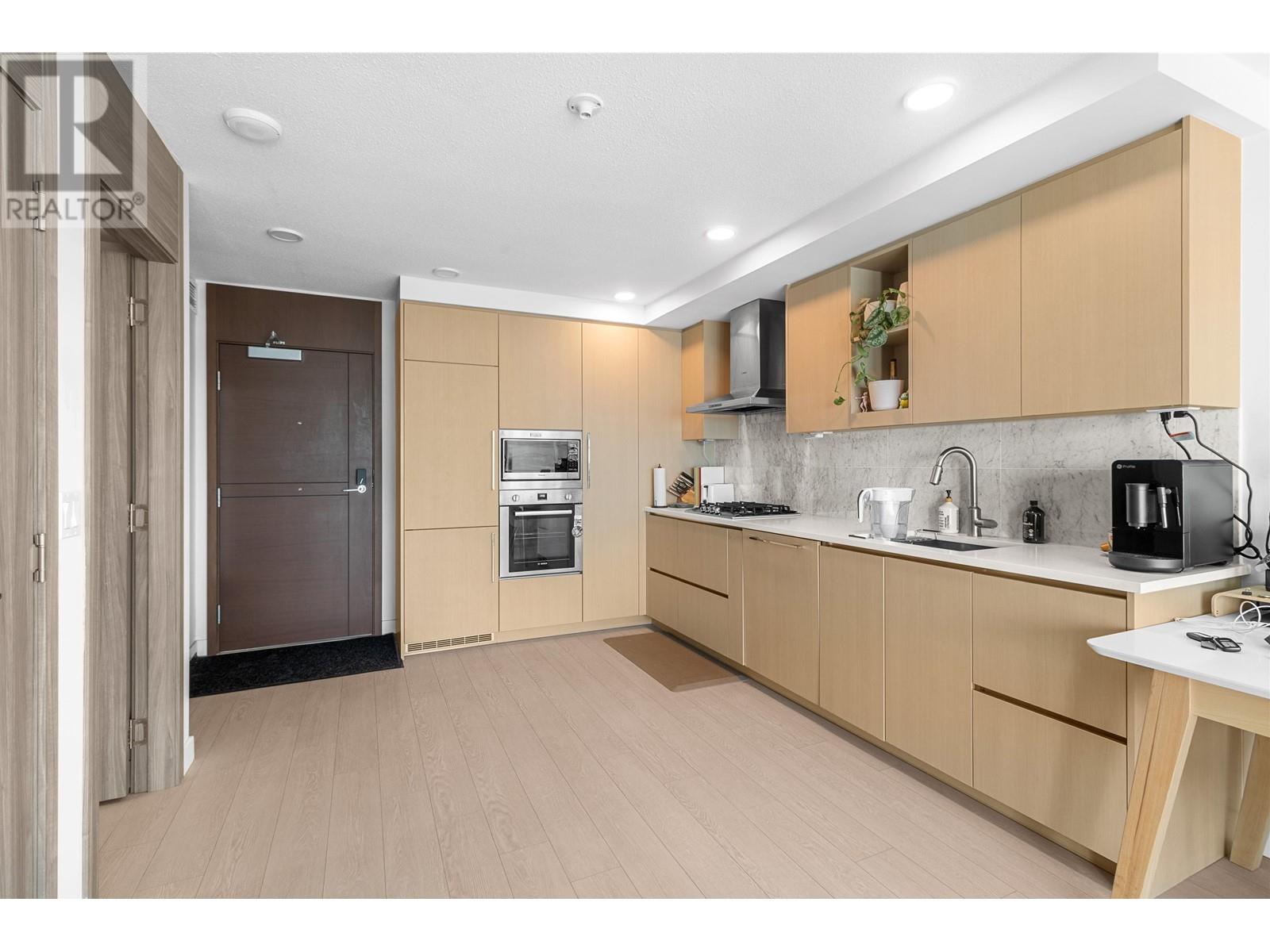 Listing Picture 6 of 12 : 1603 8800 HAZELBRIDGE WAY, Richmond / 烈治文 - 魯藝地產 Yvonne Lu Group - MLS Medallion Club Member