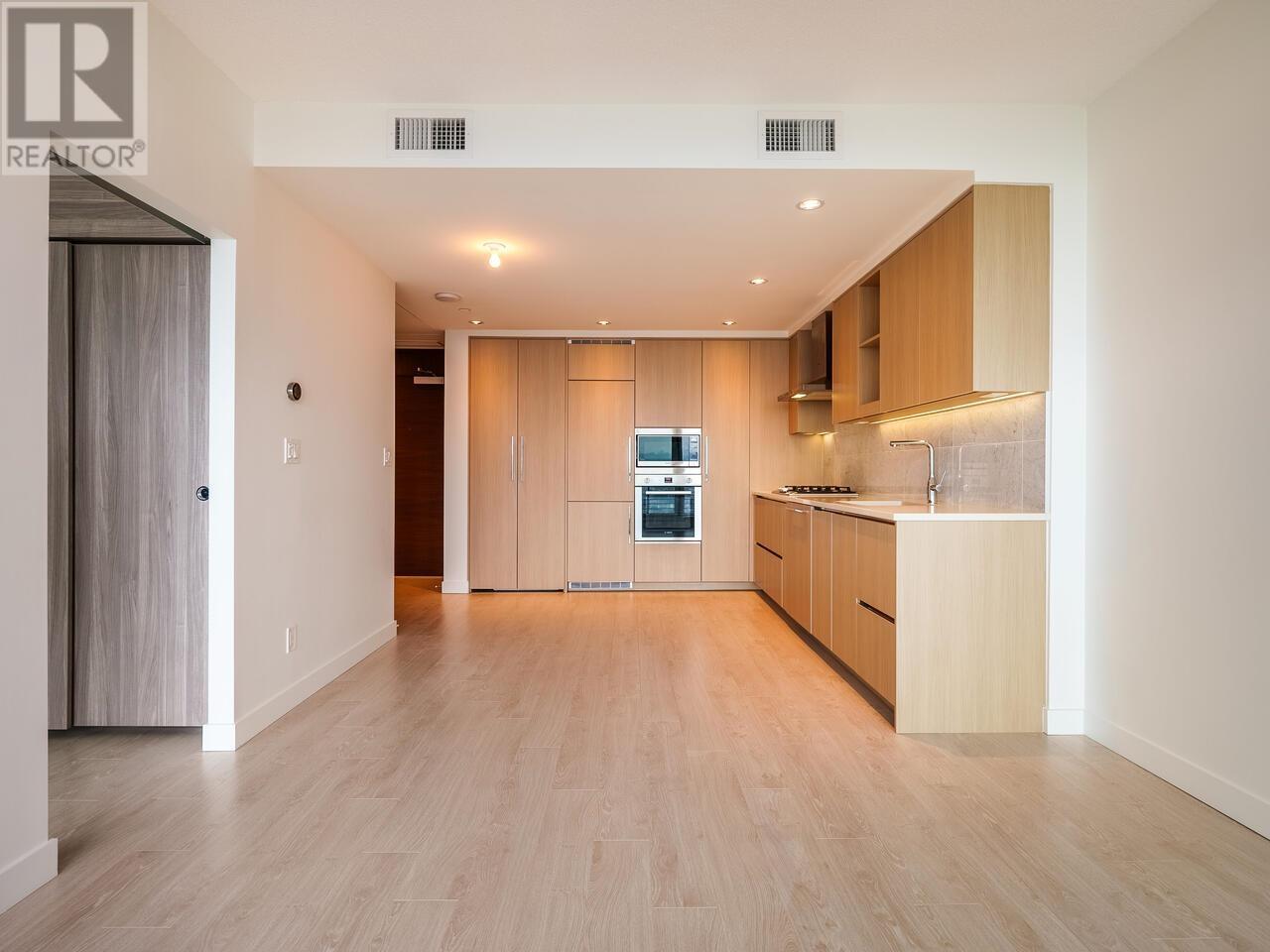 Listing Picture 8 of 29 : 2510 4720 LOUGHEED HIGHWAY, Burnaby / 本拿比 - 魯藝地產 Yvonne Lu Group - MLS Medallion Club Member