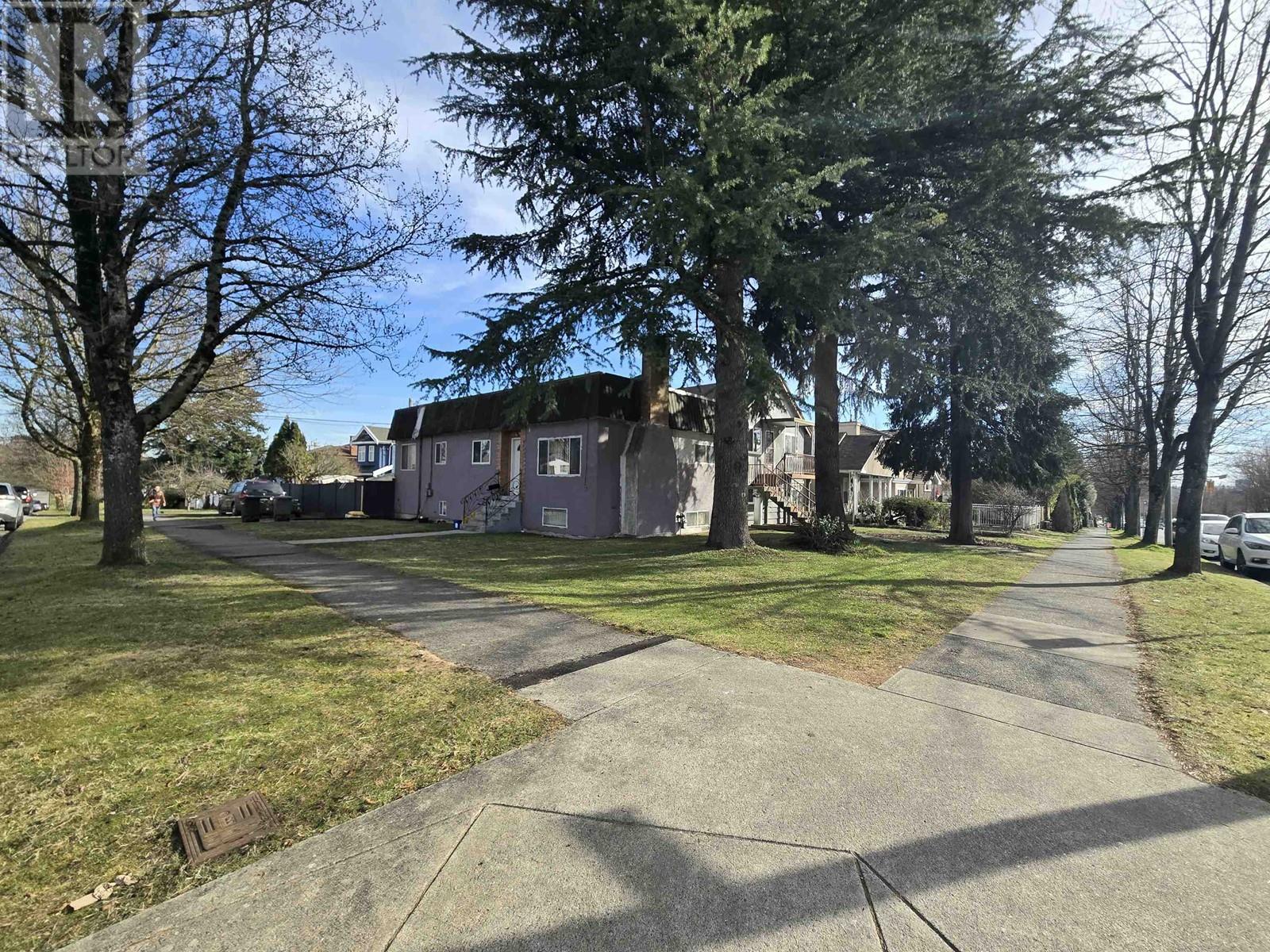 2414 E 5TH AVENUE, Vancouver, British Columbia